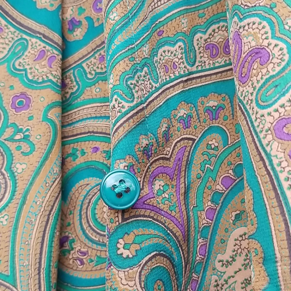 Maggy London piece button